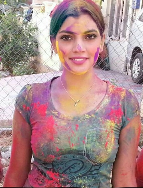 anchor lahari shari holi pics