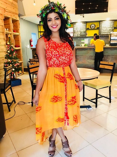 mahaa news anchor lahari shari photos